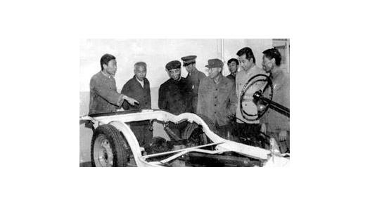 80年代初，交通部副部長王展義來我校檢查指導(dǎo)工作